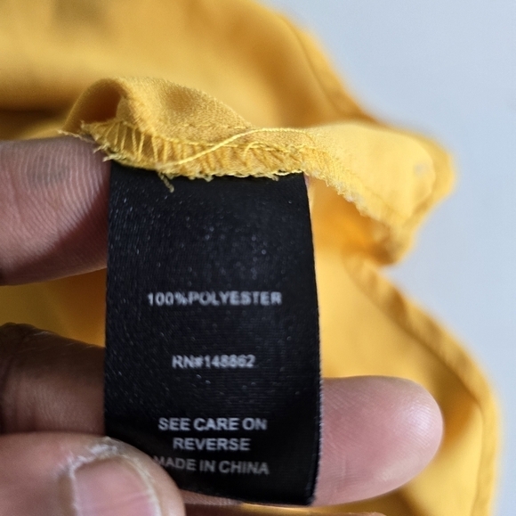 Torrid Blouse Women's 12 Mustard Georgette Pintuck Vneck Work Exellent - Picture 7 of 9